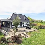 4 Person In Casa de Férias Tranekær