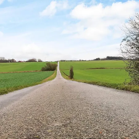 4 Person In Tranek R