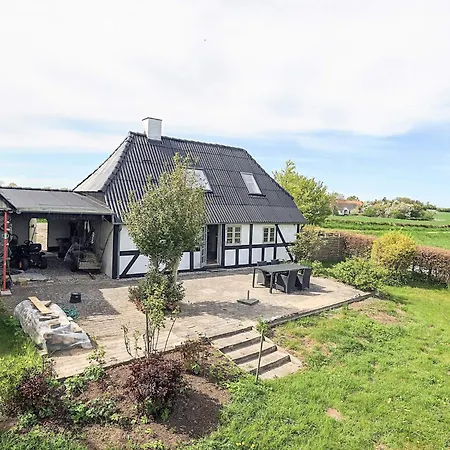 4 Person In Tranekær